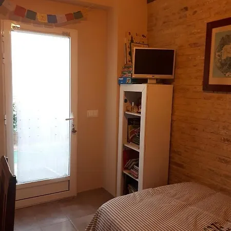 Room In Guest Room - Quiet Single Room In Valencia, With Large Terrace For Pets Penzion Valencie