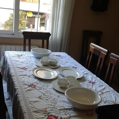 Penzion Room In Guest Room - Quiet Single Room In Valencia, With Large Terrace For Pets