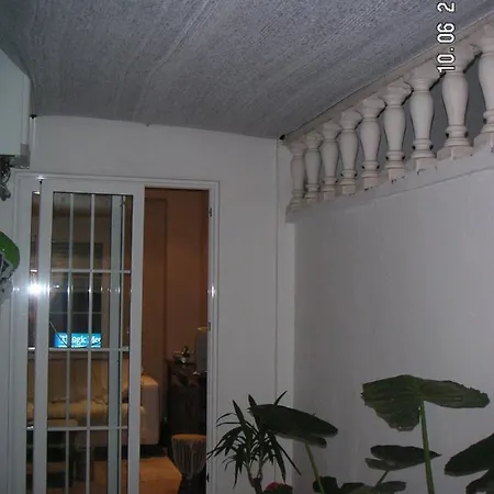 Room In Guest Room - Quiet Single Room In Valencia, With Large Terrace For Pets Penzion *