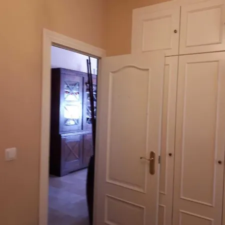 Penzion Room In Guest Room - Quiet Single Room In Valencia, With Large Terrace For Pets