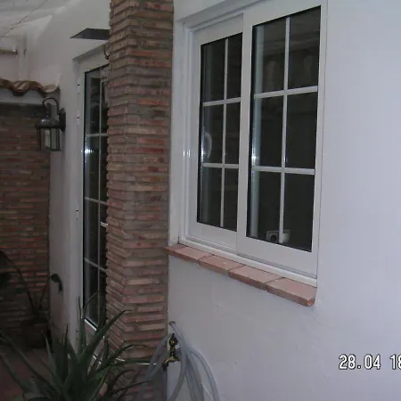 Room In Guest Room - Quiet Single Room In Valencia, With Large Terrace For Pets Penzion