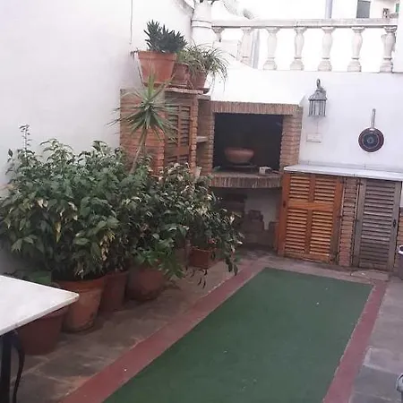 Penzion Room In Guest Room - Quiet Single Room In Valencia, With Large Terrace For Pets *
