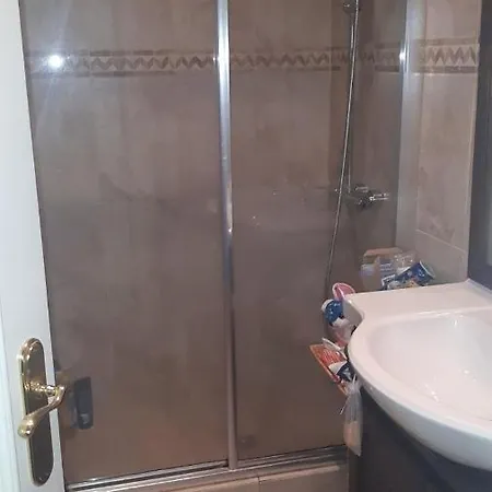 Penzion Room In Guest Room - Quiet Single Room In Valencia, With Large Terrace For Pets Valencie